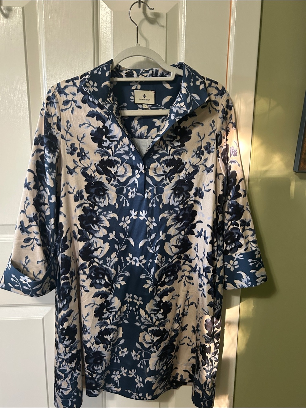Tuckernuck Navy and Cream Floral Tunic Top